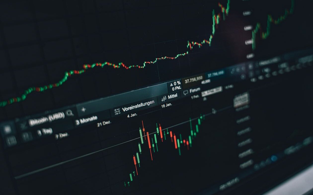 ETFs de Bitcoin chegam a US$ 2 trilhões em volume mesmo com saída de investidores