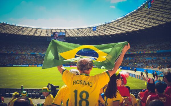 Volume da Kalshi e Polymarket disparam para US$ 45 bilhões com apostas sobre Copa do Mundo
