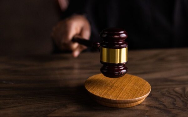 Traders processam a Polymarket por apostas sobre a venda de Bitcoin da Strategy