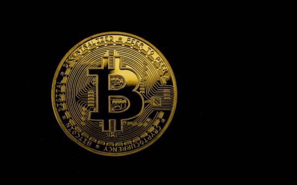 Bitcoin hoje: BTC cai 2% após Trump anunciar fim do acordo de paz com o Irã