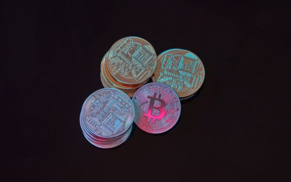 Como funciona uma criptomoeda? Explicação simples para iniciantes
