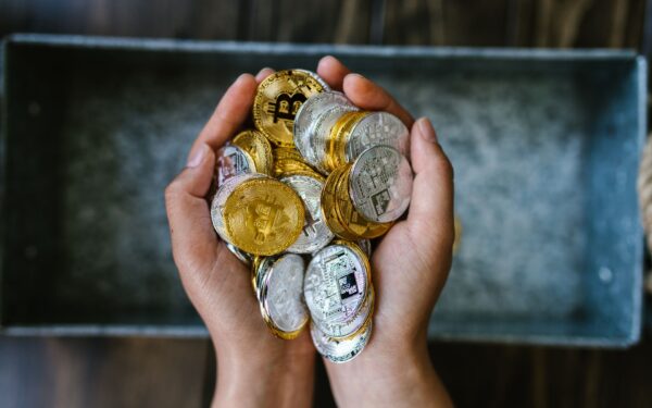 Bitcoin ETFs voltam a receber aportes, mas entradas são “amendoins” perto do êxodo recente