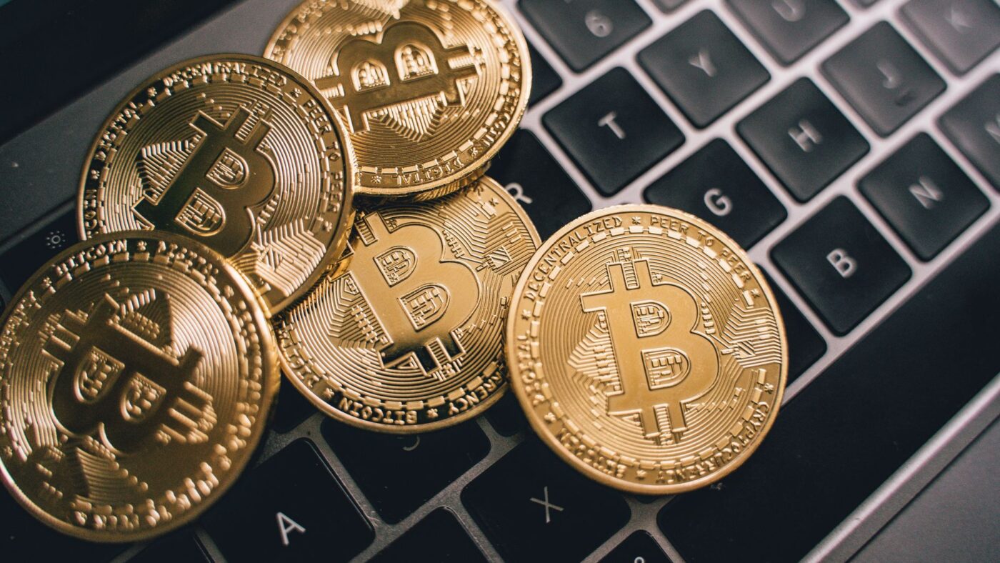 Bitcoin hoje: BTC salta mais de 3%, supera os US$ 66 mil e bate máxima em mais de um mês