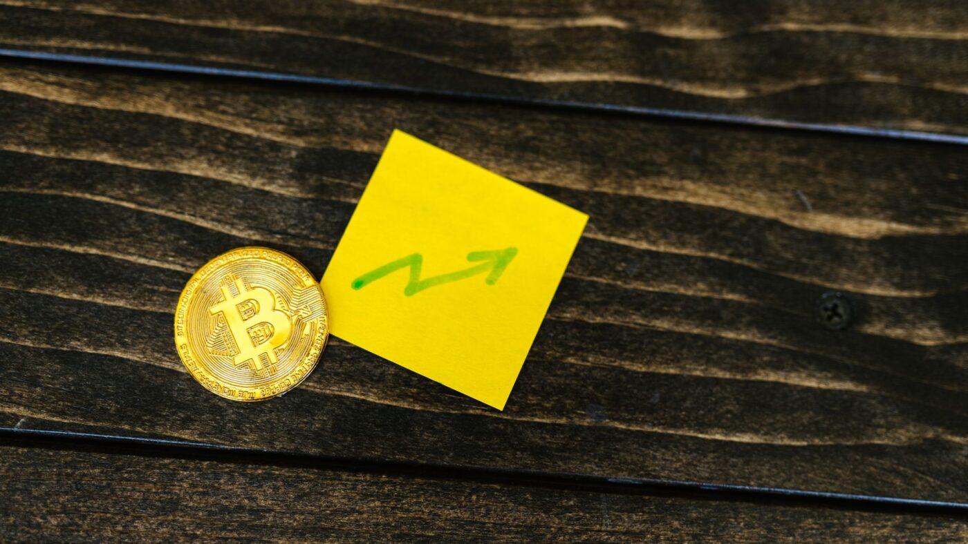 Bitcoin ETFs registram sequência de 5 dias de entradas, a maior desde maio