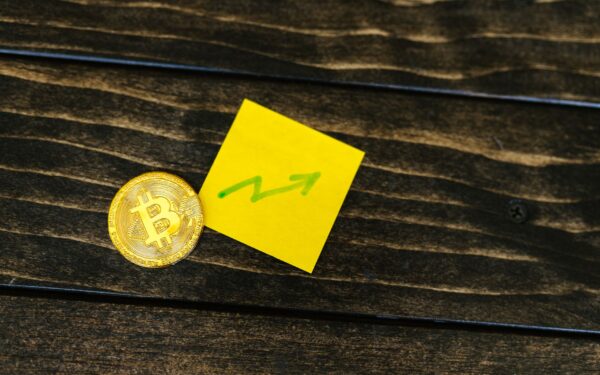 Bitcoin ETFs registram sequência de 5 dias de entradas, a maior desde maio