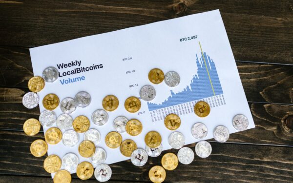 ETFs de Bitcoin registram terceira semana seguida de entradas apesar de perdas de US$ 465 milhões