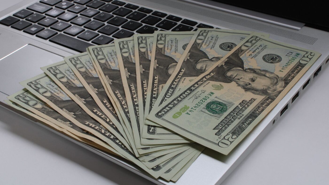 Strategy faz recompra de US$ 25 milhões de STRC e aumenta reservas de dólar para US$ 3,75 bilhões