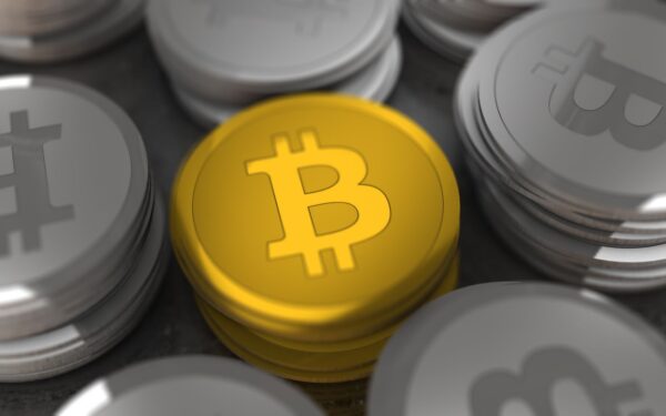 Bitcoin ETFs estendem série de saídas enquanto BTC não segura os US$ 65 mil