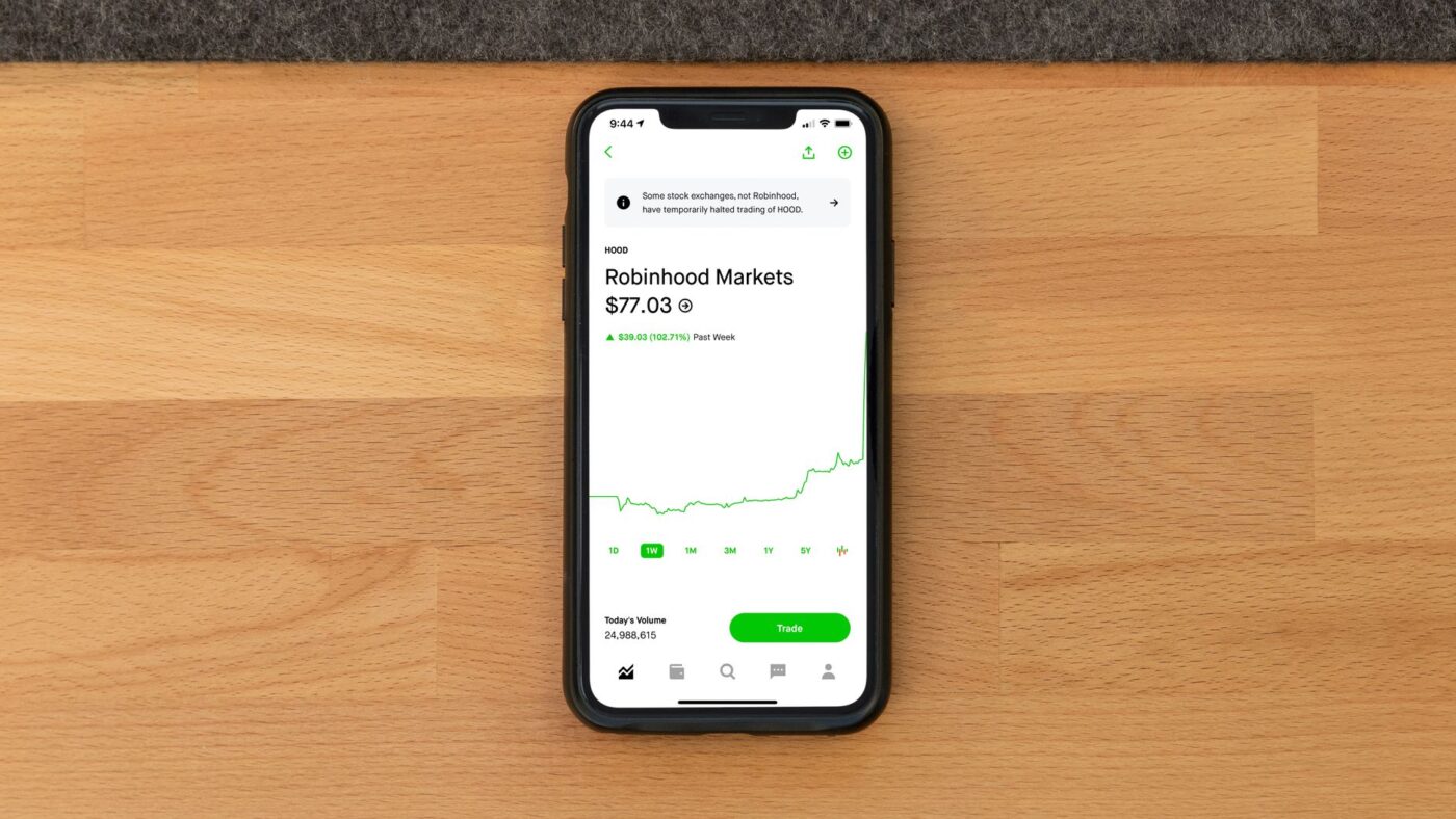 Receita cripto da Robinhood supera estimativas apesar de queda de 38%: como a ação vai reagir?