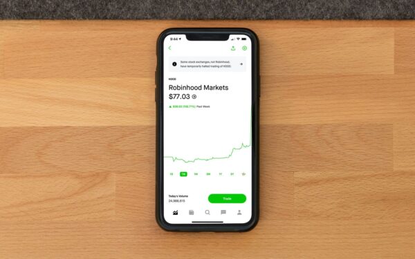 Receita cripto da Robinhood supera estimativas apesar de queda de 38%: como a ação vai reagir?