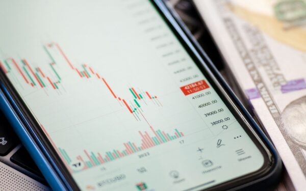 BloFin Research: prata, 50 anos de altas e quedas e o que isso significa para o mercado cripto