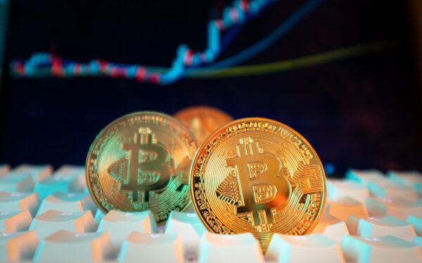 Sinal que antecedeu alta de 25% do Bitcoin reaparece: nova disparada vem aí?