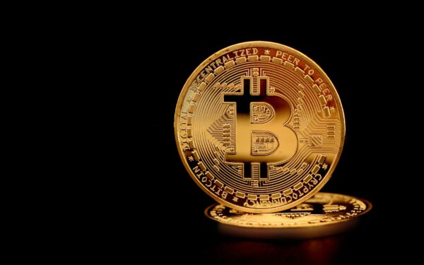 Bitcoin recupera US$ 64.000 e supera demanda dos ETFs apesar de entrada de US$ 197 milhões
