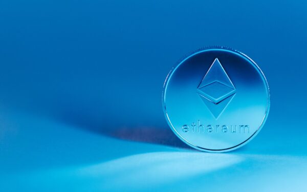 Ethereum Segura Abaixo de US$ 1.800: Esperanças de ETF Encontram Mercado Futuro Cauteloso