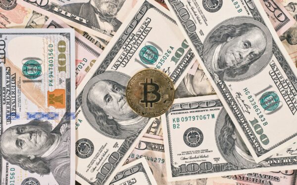 Bitcoin hoje: BTC sobe e encosta em US$ 65 mil apos inflacao nos EUA reduzir apostas de alta de juros