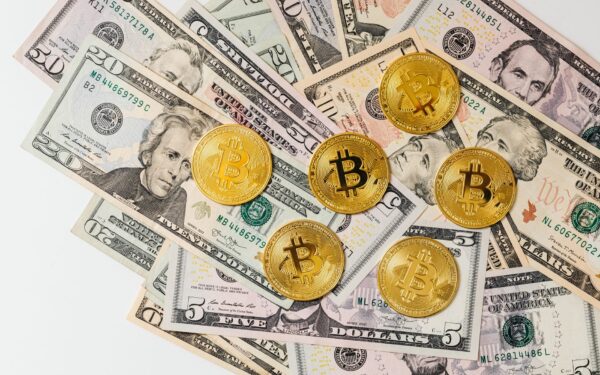 Strategy se sente “muito segura” até Bitcoin cair para US$ 8.000 a US$ 10.000, diz CEO Phong Le