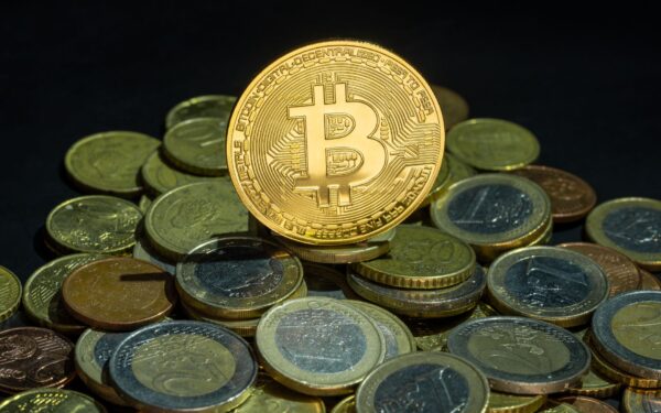 Bitcoin ETF e Baleias em Acumulação: O Ponto de Virada do Mercado Cripto