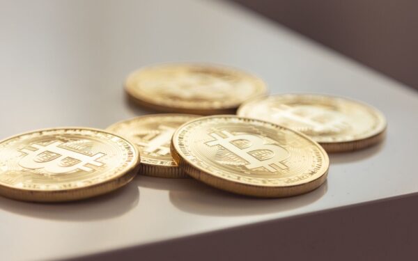 Strategy vende Bitcoin pela segunda semana seguida: impactos no mercado cripto