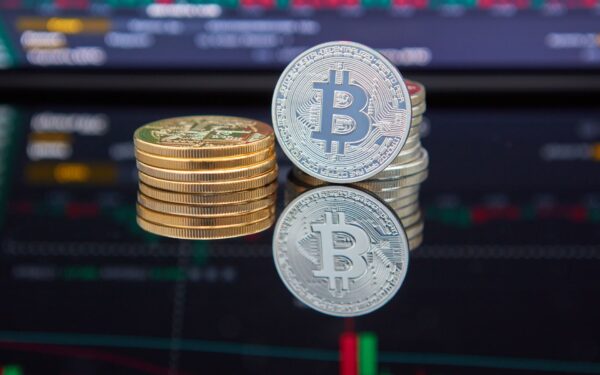Rússia propõe negociar Bitcoin em bolsa regulamentada: o que muda no mercado cripto
