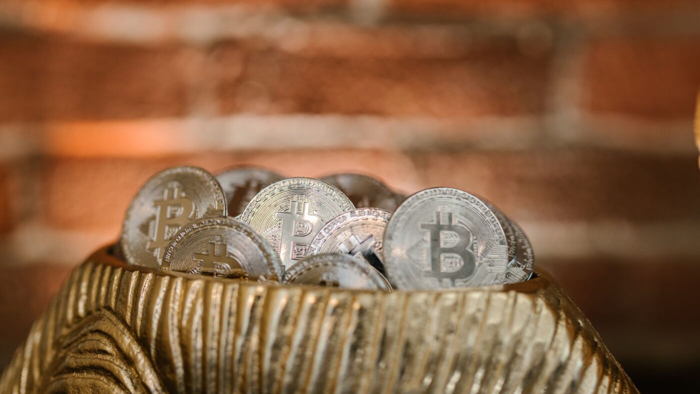 Baleias acumulam Bitcoin: 46 mil BTC comprados enquanto atividade da rede cai