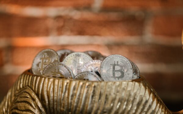 Baleias acumulam Bitcoin: 46 mil BTC comprados enquanto atividade da rede cai
