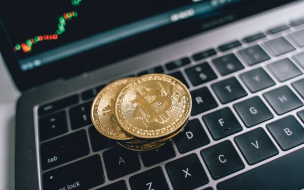 Riot vende Bitcoin para financiar acordo bilionário de IA – Entenda o caso