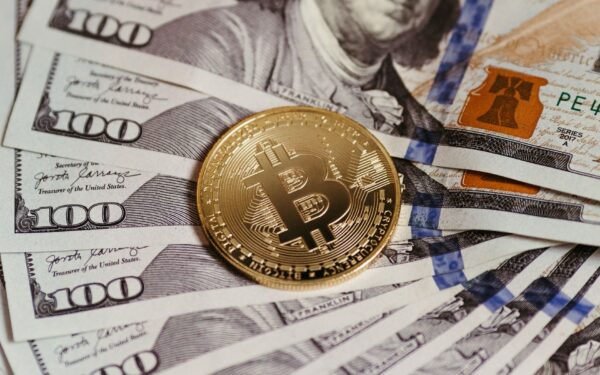 Strategy passa de prejuízo de US$ 13 bilhões para lucro de US$ 1,4 bilhão com alta do Bitcoin
