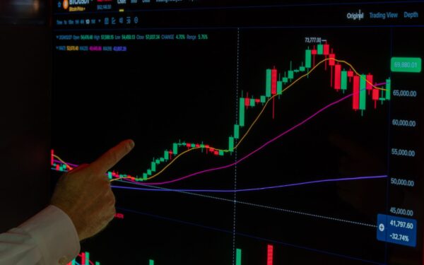 Bitcoin faz pausa após alta de 23% em 7 dias enquanto demanda por ETFs segue firme