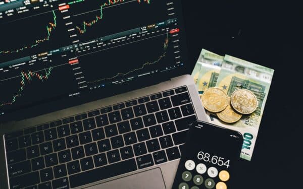 Opções de Bitcoin de US$ 15,6 bilhões vencem nesta sexta: o que muda para o investidor brasileiro