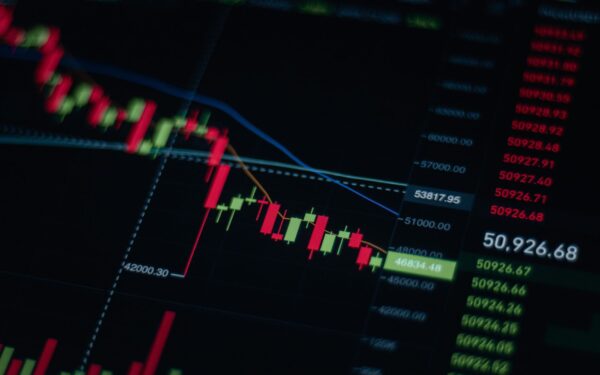 ETFs de Bitcoin perdem US$ 635 milhões em um dia: o que a saída antecipada diz ao investidor brasileiro